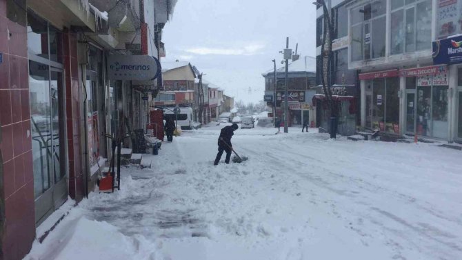 Karlıova’da Kar Yağışı