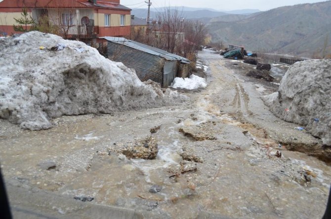 Mutki’de Sel Maddi Hasara Yol Açtı