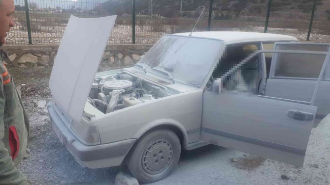 Duman Çıkan Aracın İçinde Ölü Bulundu