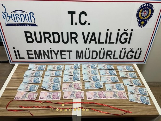 Evlerden Yaklaşık 100 Bin Lira Değerinde Altın Ve Para Çalan Hırsızlar Yakalandı