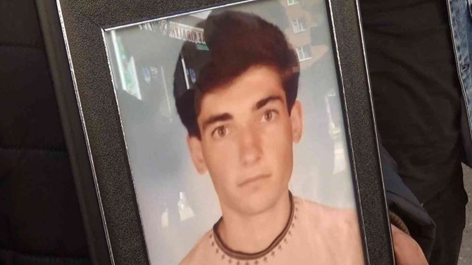 Pkk, Üniversiteye Kayıt Yenilemek İçin Gelen Genci Kandırıp Dağa Götürdü