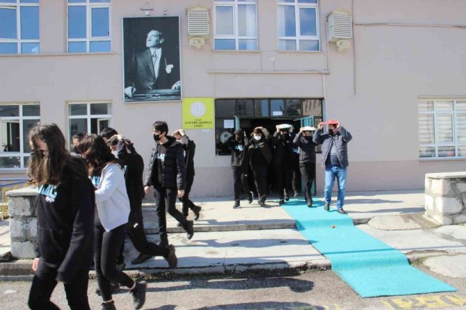 Çorum’daki 56 Bin Öğrenciyle Eş Zamanlı Deprem Tatbikatı