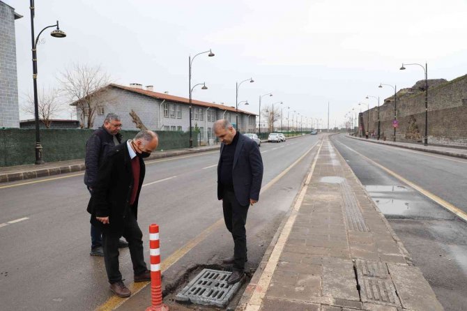 Di̇ski̇ Çalınan Izgaralar Yerine Geri Dönüşümsüz Malzemeden Yapılanları Bırakıyor