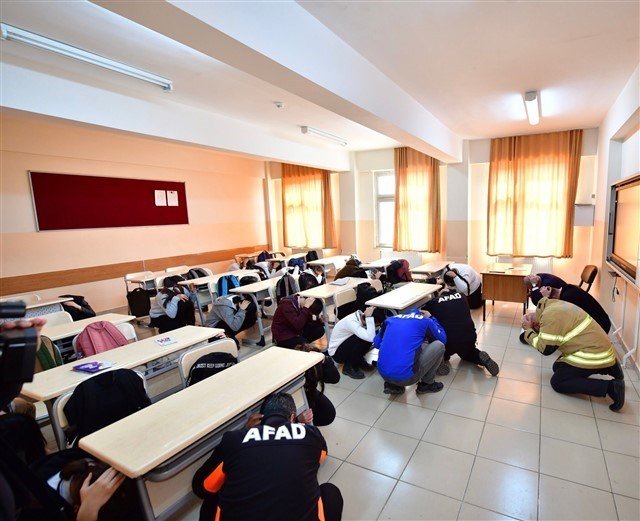 Diyarbakır’da ’Deprem Anı Ve Tahliye Tatbikatı’ Gerçekleştirildi