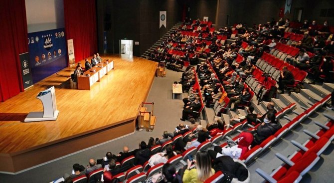 Dpü Rektörü Uysal, “Aile Ve Medeniyet” Konulu Panele Katıldı