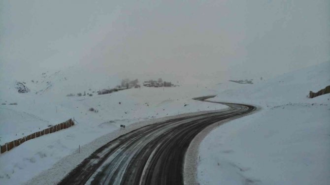 Erzincan’a Kış Geri Döndü