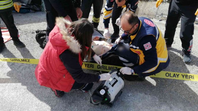 Erzincan’da Trafik Kazası: 1 Ölü, 1 Yaralı