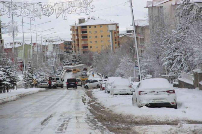 Erzurum’a Kış Geri Geldi