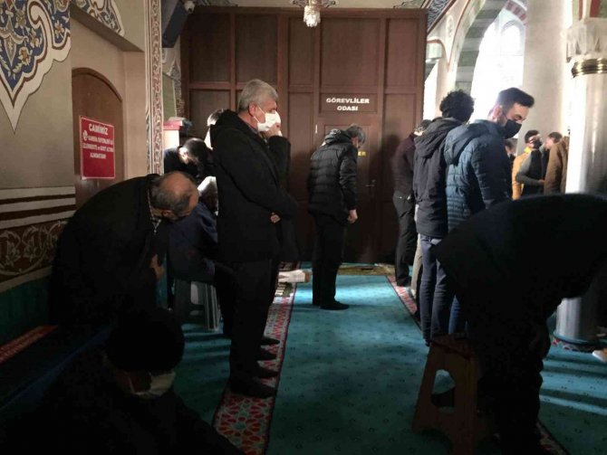 Cuma Namazında Tedbiri Elden Bırakmadılar