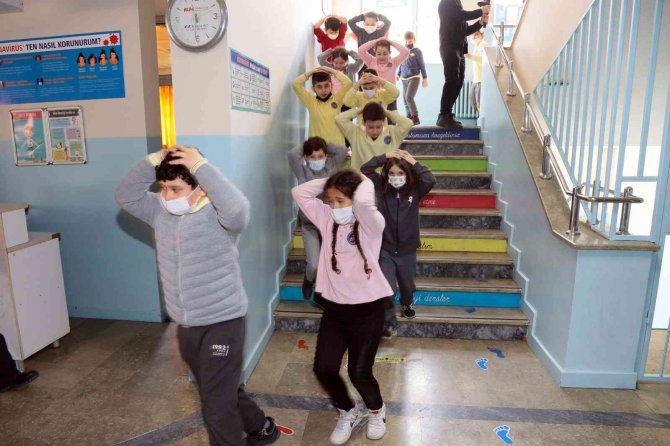 Gaziosmanpaşa’da Gerçeğini Aratmayan Deprem Tatbikatı