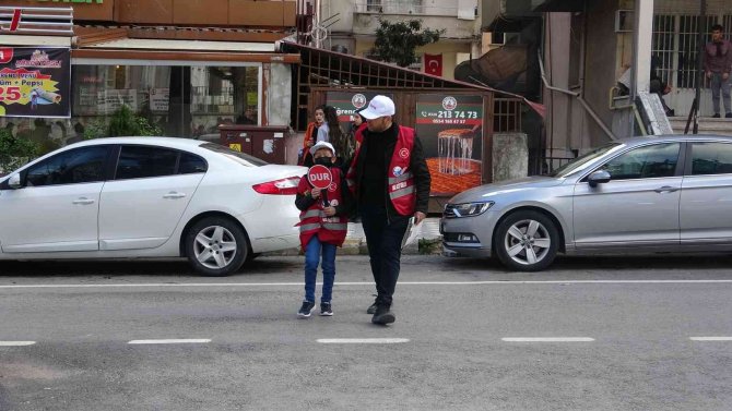 Çocuklara Uygulamalı Trafik Eğitimi Verdi