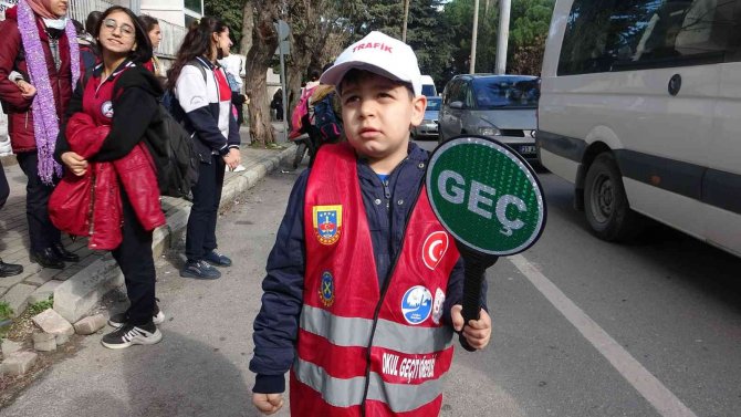 Çocuklara Uygulamalı Trafik Eğitimi Verdi