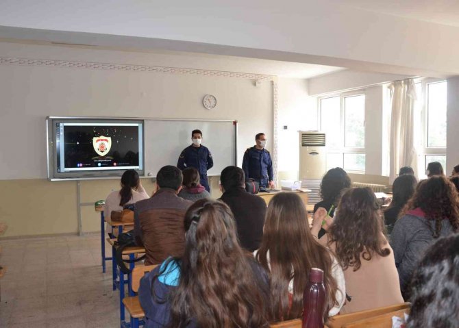 Sahil Güvenlik İ̇skenderun Grup Komutanlığı Öğrencilere Görevlerini Ve Denizleri Anlattı