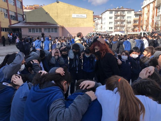 Okul Zili Yerine Siren Sesleri Çaldı