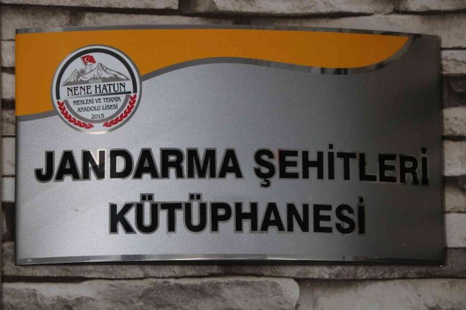 Jandarmadan Liseli Öğrencilere 3 Bin 369 Kitap