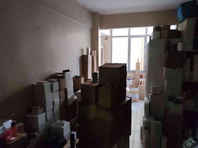 İ̇stanbul’da Sahte Parfüm Operasyonunda 3 Kişi Gözaltına Alındı