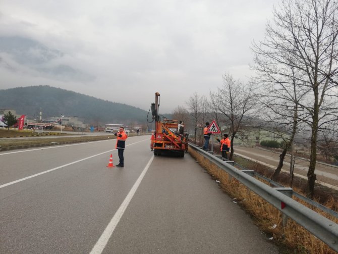 Kargı’da Çalınan Trafik Tabelalarının Yerine Yenileri Konuldu