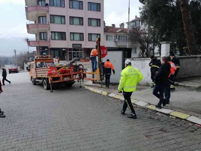 Kargı’da Çalınan Trafik Tabelalarının Yerine Yenileri Konuldu