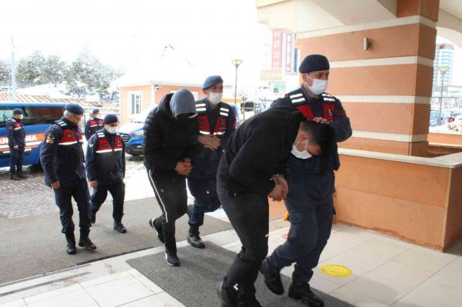 2 Milyon Liralık Vurgun Yapan Örgüt Üyeleri, Jandarmanın Operasyonuyla Yakalandı