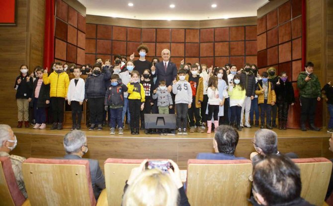 Diyabetli 70 Çocuğa Sensörlü Şeker Ölçüm Cihazı Dağıtıldı