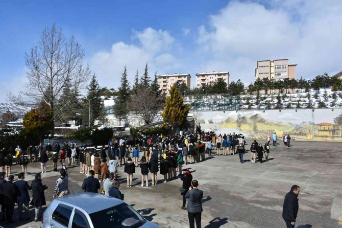 Tosya’daki Okullarda Eş Zamanlı Deprem Tatbikatı