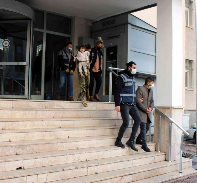 Kayseri’de Aranan Şahıslara Şafak Operasyonu