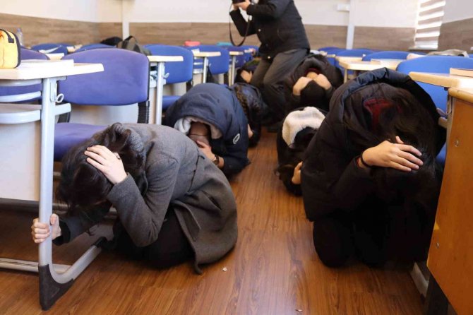 Kayseri’de Gerçeğini Aratmayan Deprem Tatbikatı