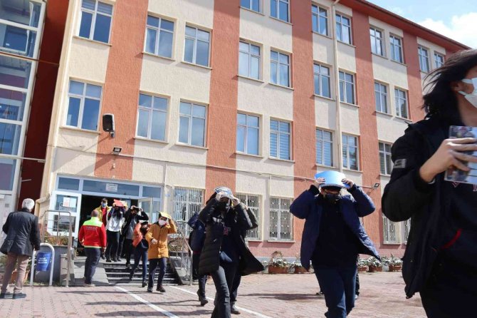 Kayseri’de Gerçeğini Aratmayan Deprem Tatbikatı