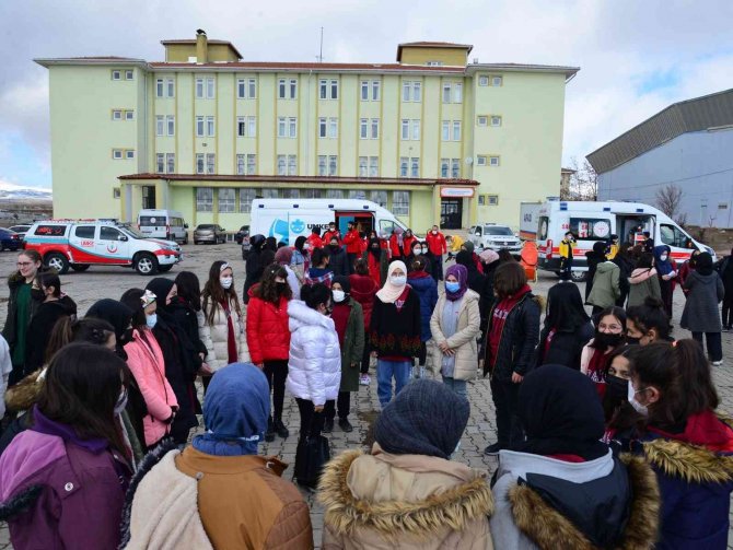 Kırşehir’de Deprem Tahliye Tatbikatı Yapıldı