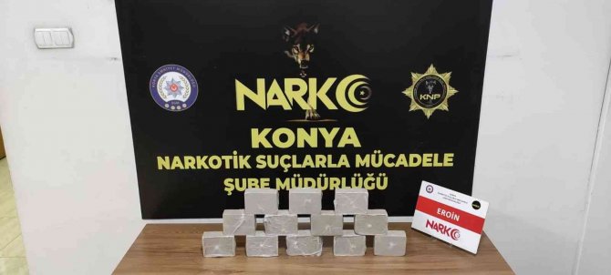 Toprağa Gömdükleri Uyuşturucuyu Çıkartırken Suçüstü Yakalandılar