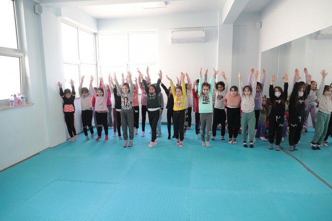 Cimnastiğe Minik Kursiyerlerden Büyük İlgi