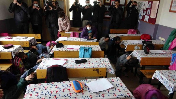 Mersin’deki Okullarda Deprem Tatbikatı