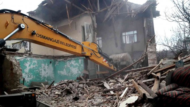 Osmangazi’de Metruk Bina Temizliği