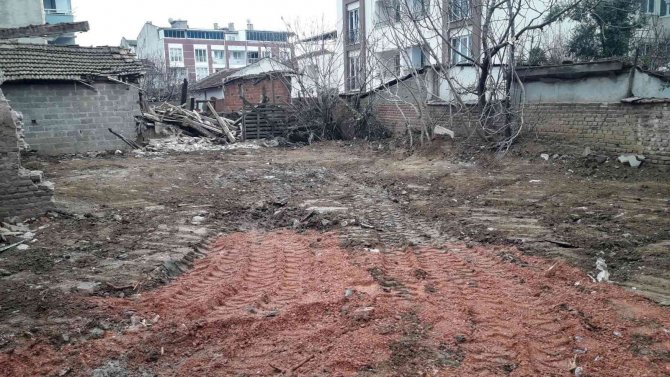 Osmangazi’de Metruk Bina Temizliği