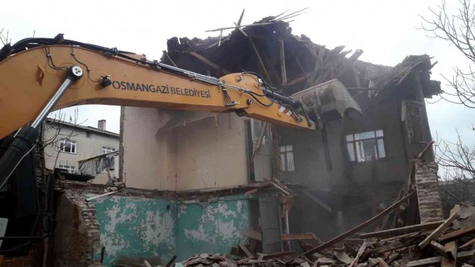Osmangazi’de Metruk Bina Temizliği