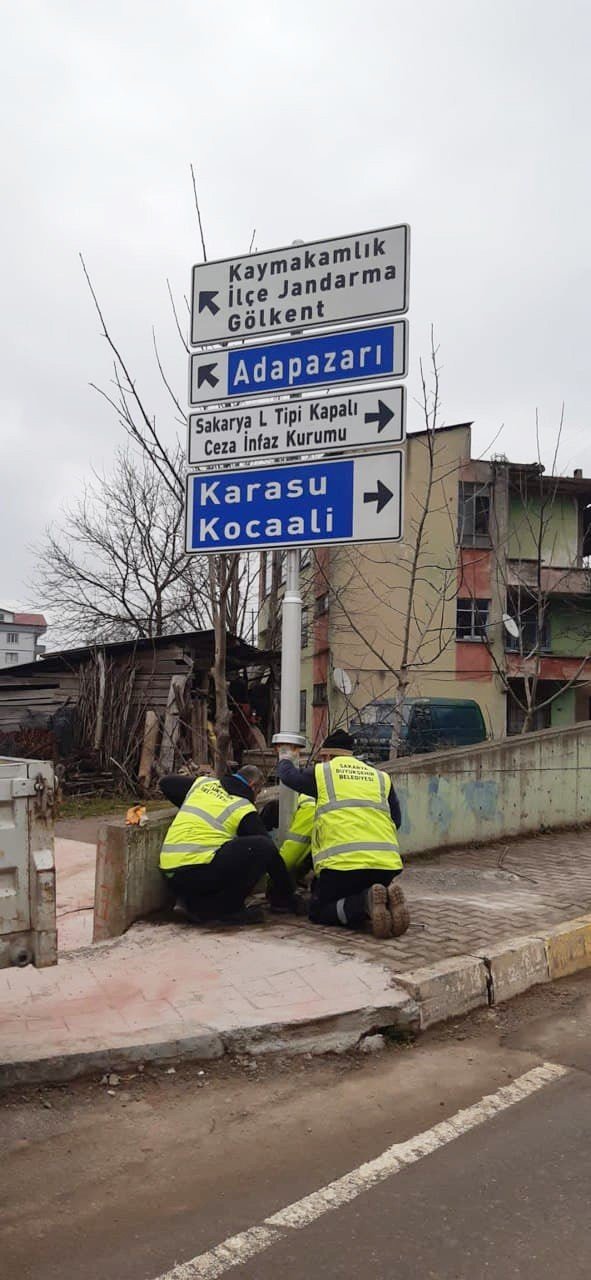 Sakarya’da Güzergah Ve Yön Gösteren Tabelalar Yenileniyor