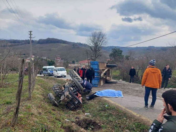 Devrilen Traktörün Altında Kalan Sürücü Hayatını Kaybetti