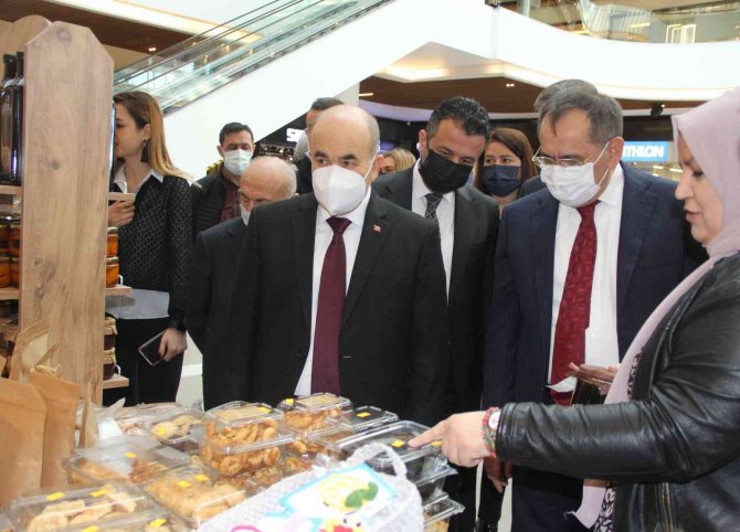 Kadın Emeği Çarşısı Açıldı