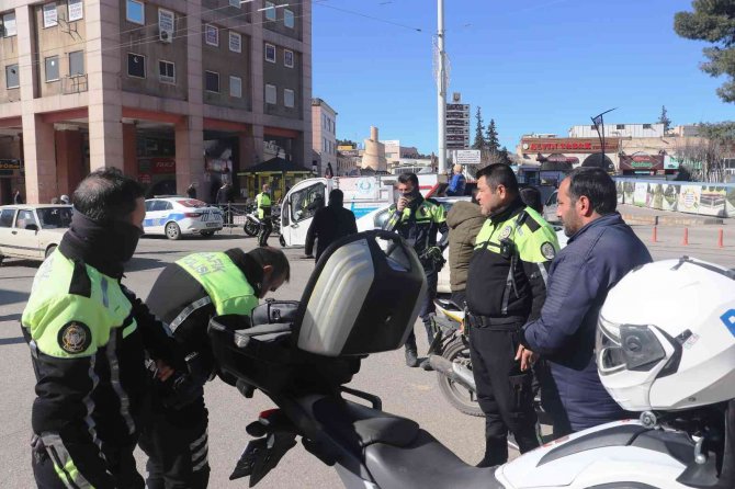Şanlıurfa’da Motosiklet Sürücülerine Ceza Yağdı