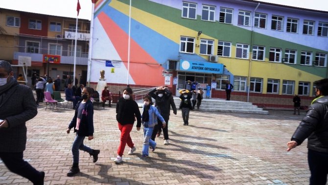 Sarıgöl’de Deprem Ve Yangın Tatbikatı Yapıldı