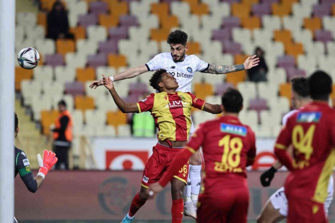 Spor Toto Süper Lig: Yeni Malatyaspor: 0 - Adana Demirspor: 0 (İ̇lk Yarı)