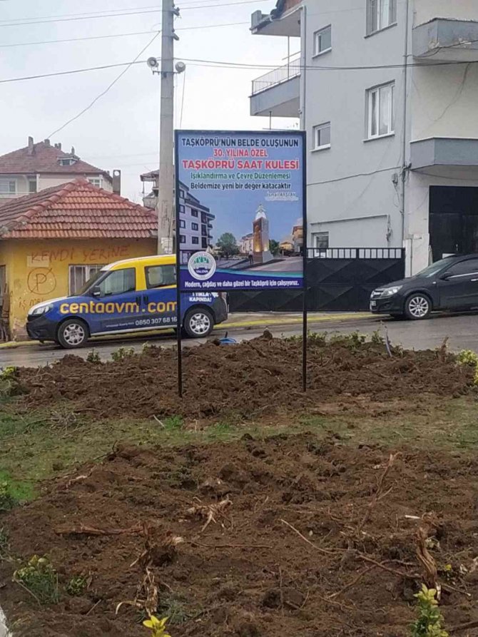 Yalova Taşköprü’de Saat Kulesi İçin Ağaç Kesilmesine Tepki