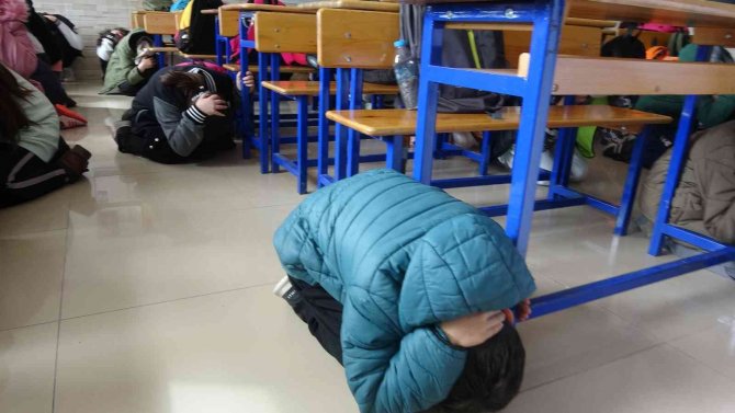 Tatbikatta Depremden Böyle Korundular