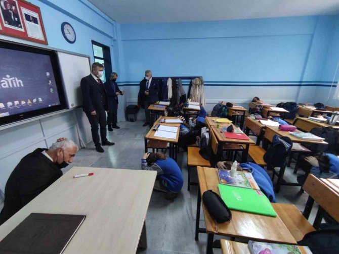 Çeşme’deki Okullarda Deprem Tatbikatı Yapıldı