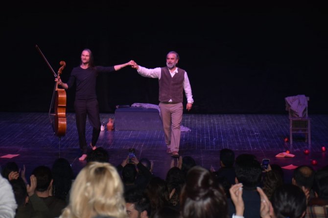 Ünlü Sanatçı Yurdaer Okur Van’da Sahne Aldı