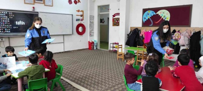 Minik Öğrencilere Polislik Mesleği Tanıtıldı
