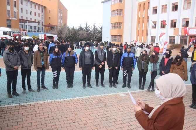 Van’da Bin 300 Okulda Deprem Tahliye Tatbikatı