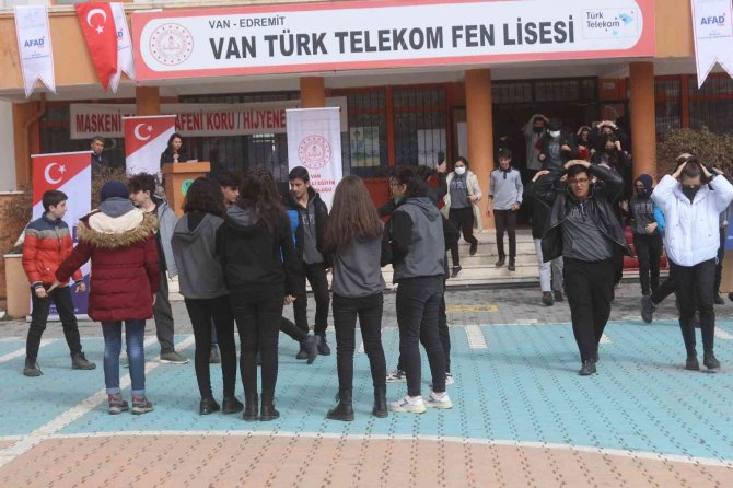 Van’da Bin 300 Okulda Deprem Tahliye Tatbikatı