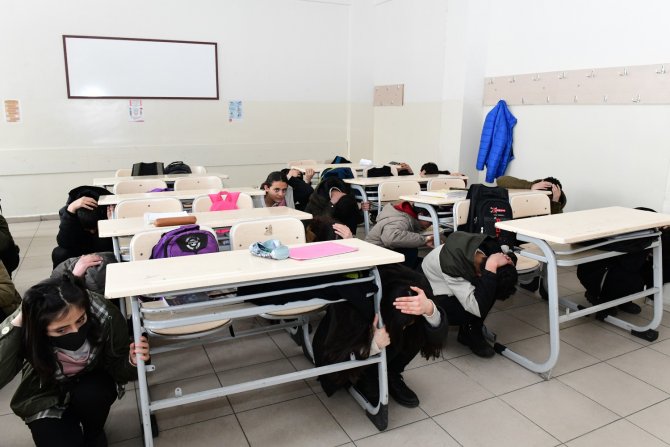 Çatak’ta ‘Deprem Anı Ve Tahliye Tatbikatı’ Yapıldı