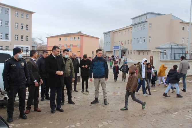 Muradiye’de ‘Deprem Anı Ve Tahliye Tatbikatı’ Yapıldı